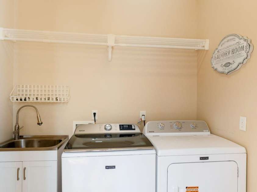 16 WINTERBERRY Drive, Hendersonville, NC 28739.  MLS# CAR4343974, YatesRealty ID 1593. 