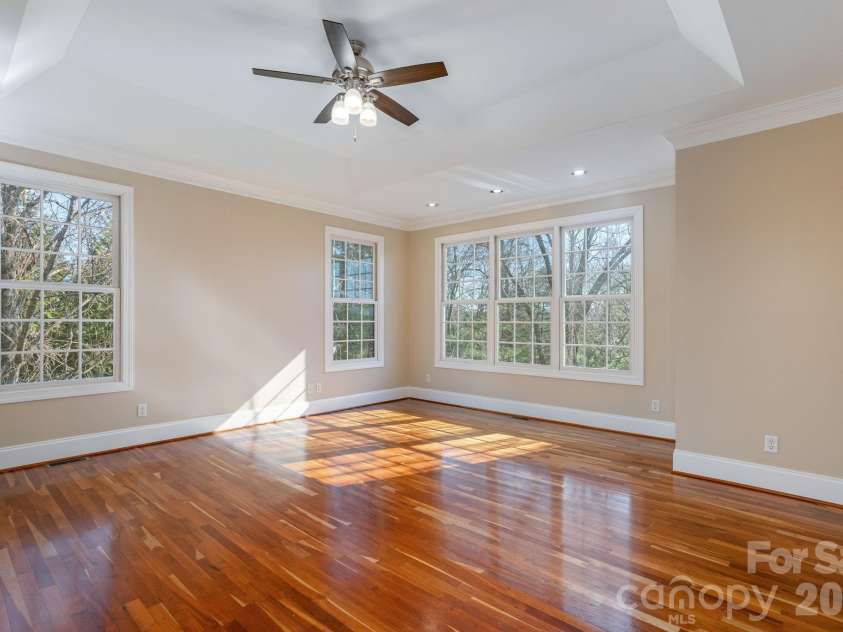 16 WINTERBERRY Drive, Hendersonville, NC 28739.  MLS# CAR4343974, YatesRealty ID 1593. 