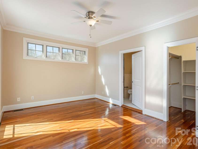 16 WINTERBERRY Drive, Hendersonville, NC 28739.  MLS# CAR4343974, YatesRealty ID 1593. 