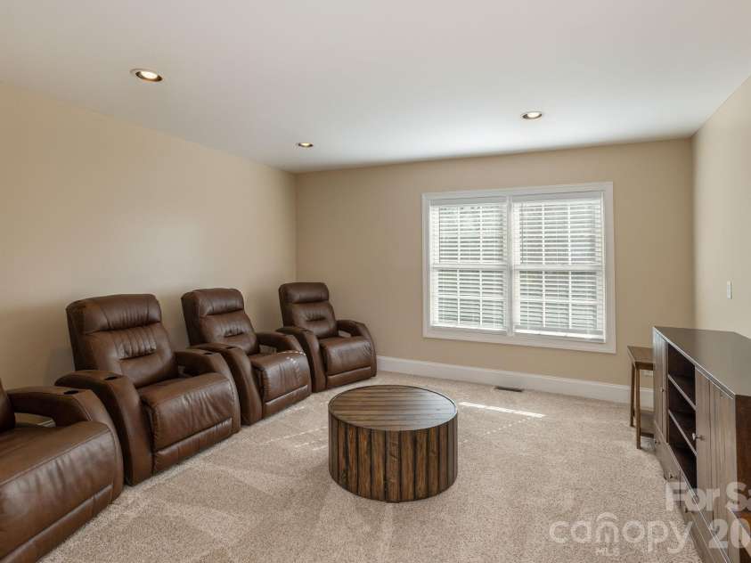 16 WINTERBERRY Drive, Hendersonville, NC 28739.  MLS# CAR4343974, YatesRealty ID 1593. 