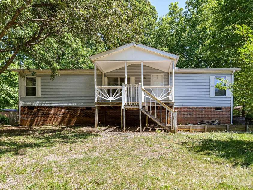 3690 Vickery Drive, Maiden, NC 28650.  MLS# CAR4375139, YatesRealty ID 15930. 