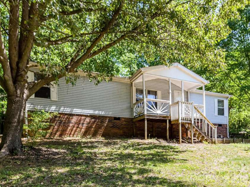 3690 Vickery Drive, Maiden, NC 28650.  MLS# CAR4375139, YatesRealty ID 15930. 