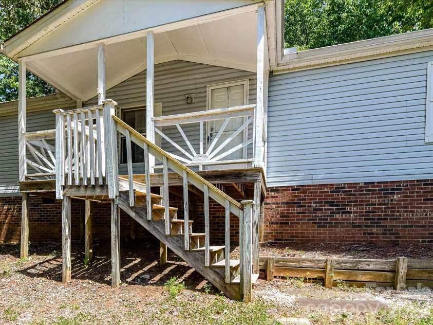 3690 Vickery Drive, Maiden, NC 28650.  MLS# CAR4375139, YatesRealty ID 15930. 