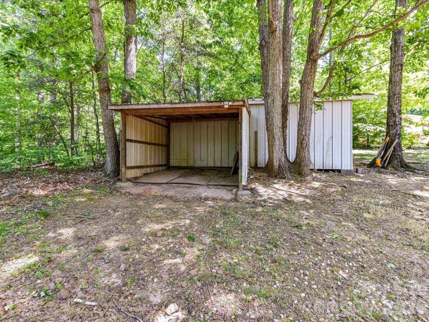 3690 Vickery Drive, Maiden, NC 28650.  MLS# CAR4375139, YatesRealty ID 15930. 