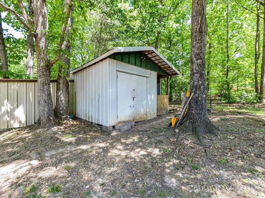 3690 Vickery Drive, Maiden, NC 28650.  MLS# CAR4375139, YatesRealty ID 15930. 