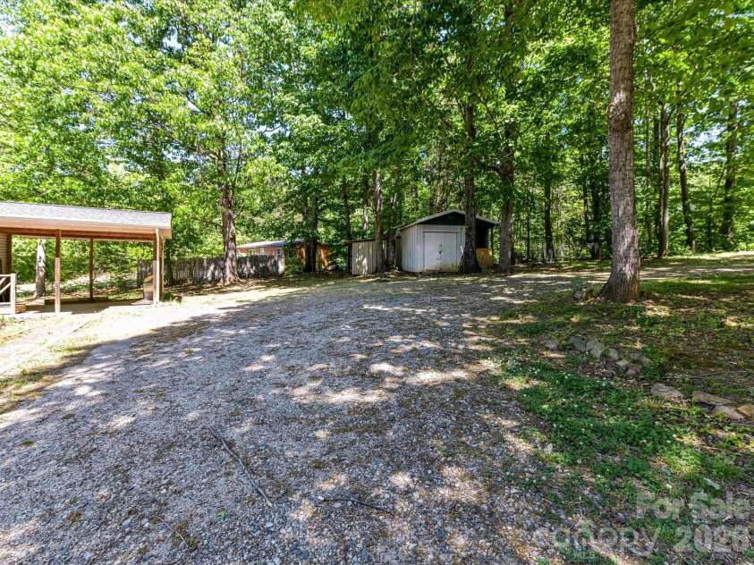 3690 Vickery Drive, Maiden, NC 28650.  MLS# CAR4375139, YatesRealty ID 15930. 