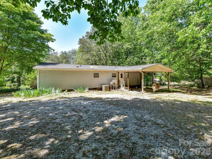 3690 Vickery Drive, Maiden, NC 28650.  MLS# CAR4375139, YatesRealty ID 15930. 