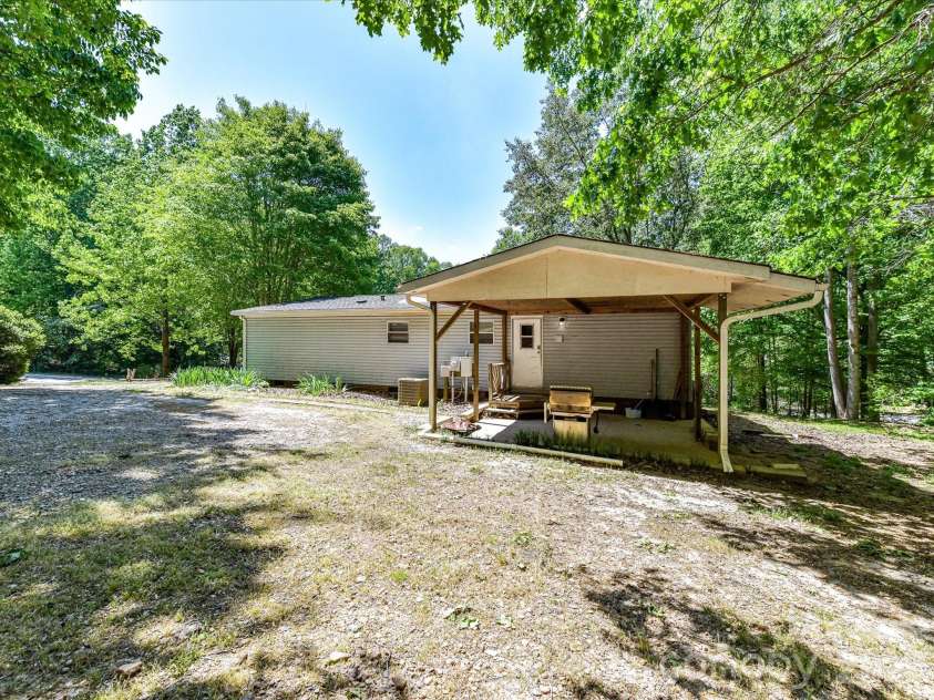 3690 Vickery Drive, Maiden, NC 28650.  MLS# CAR4375139, YatesRealty ID 15930. 