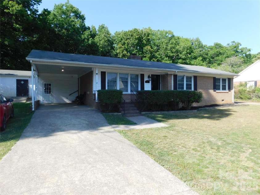 213 General J E Johnston Street, Stanley, NC 28164.  MLS# CAR4374334, YatesRealty ID 15931. 