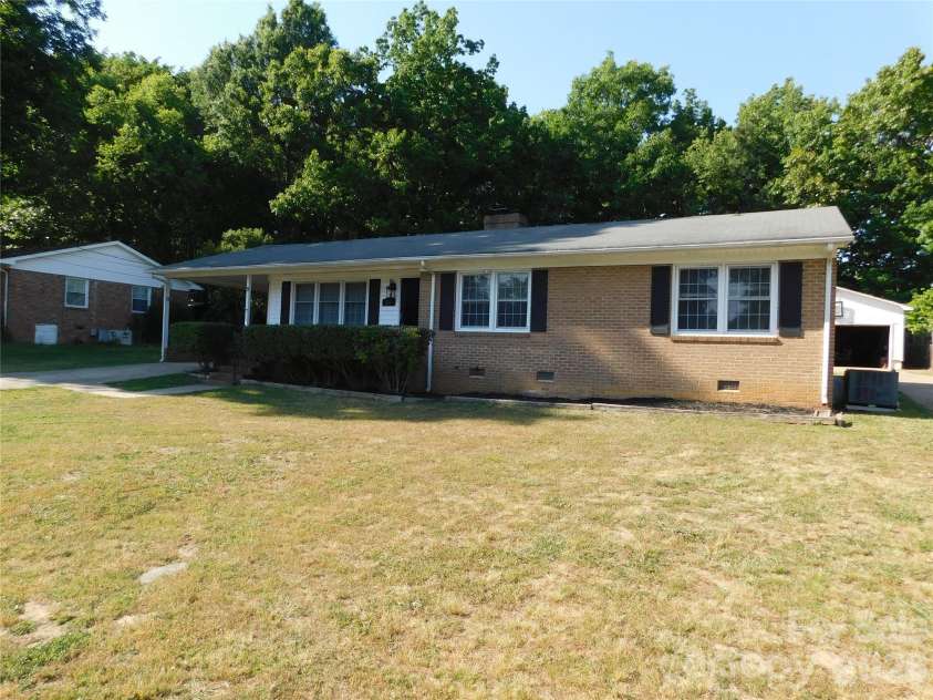 213 General J E Johnston Street, Stanley, NC 28164.  MLS# CAR4374334, YatesRealty ID 15931. 