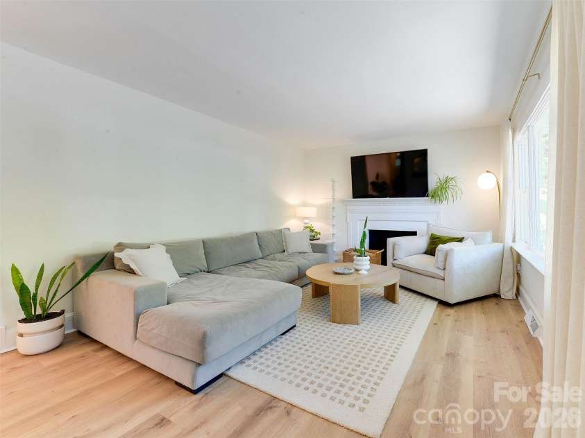 3228 Wicklow Place, Charlotte, NC 28205.  MLS# CAR4372130, YatesRealty ID 15933. 