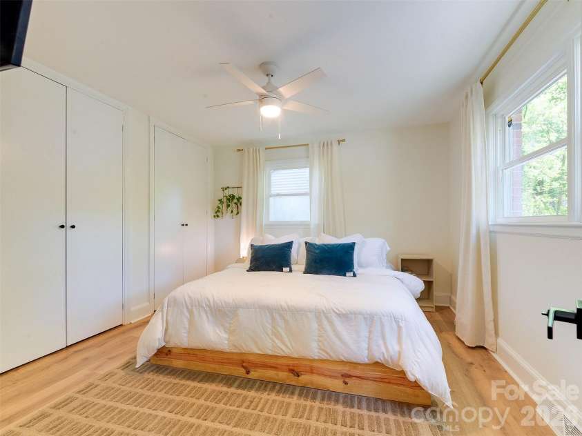 3228 Wicklow Place, Charlotte, NC 28205.  MLS# CAR4372130, YatesRealty ID 15933. 