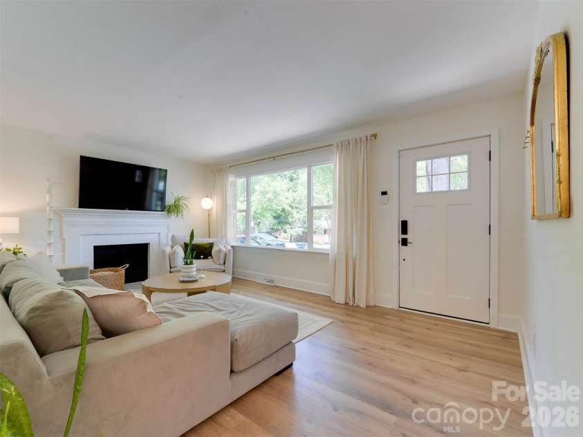 3228 Wicklow Place, Charlotte, NC 28205.  MLS# CAR4372130, YatesRealty ID 15933. 