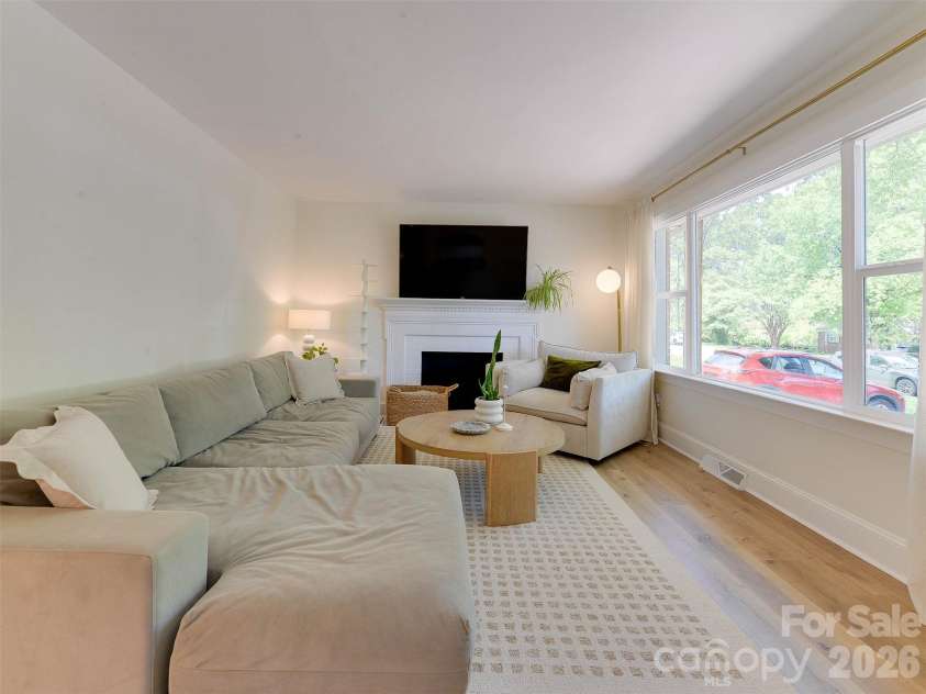 3228 Wicklow Place, Charlotte, NC 28205.  MLS# CAR4372130, YatesRealty ID 15933. 
