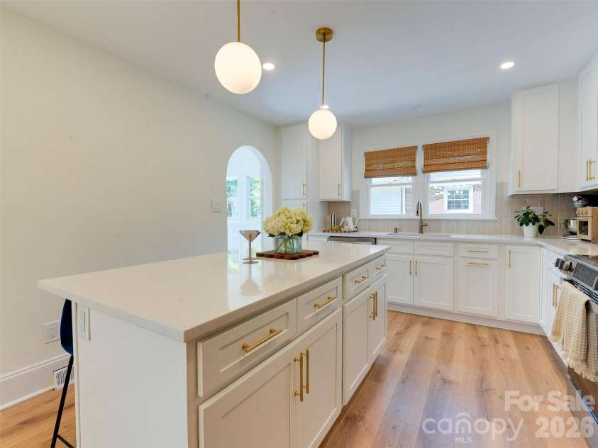 3228 Wicklow Place, Charlotte, NC 28205.  MLS# CAR4372130, YatesRealty ID 15933. 