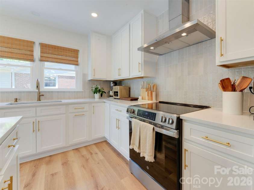 3228 Wicklow Place, Charlotte, NC 28205.  MLS# CAR4372130, YatesRealty ID 15933. 