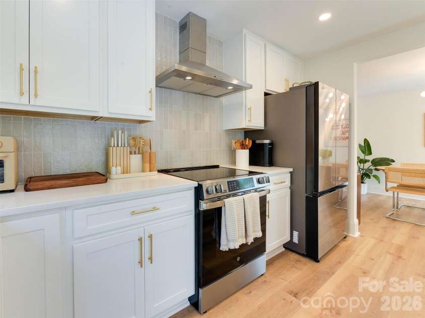 3228 Wicklow Place, Charlotte, NC 28205.  MLS# CAR4372130, YatesRealty ID 15933. 