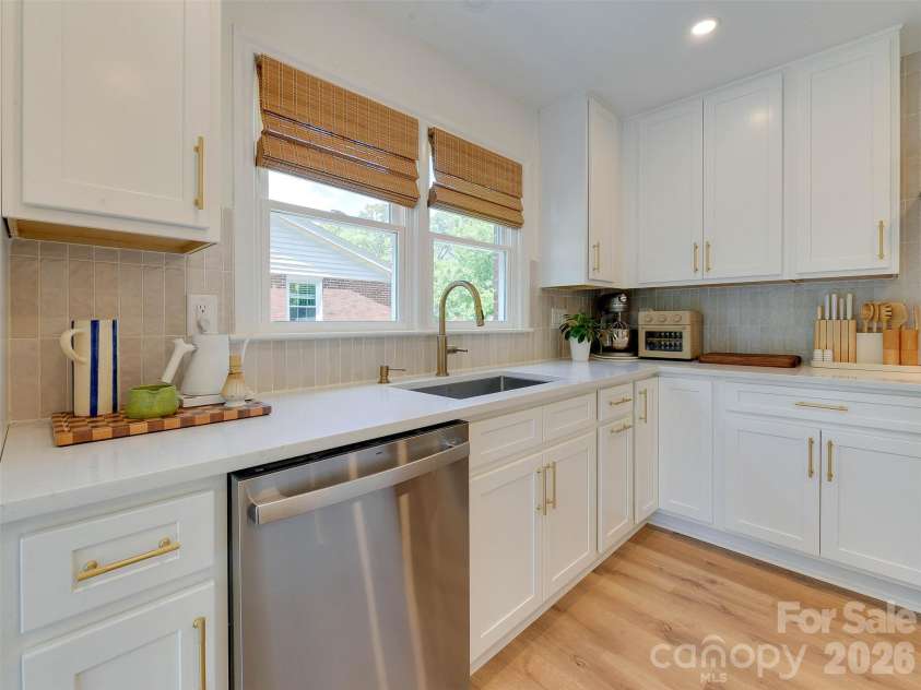 3228 Wicklow Place, Charlotte, NC 28205.  MLS# CAR4372130, YatesRealty ID 15933. 