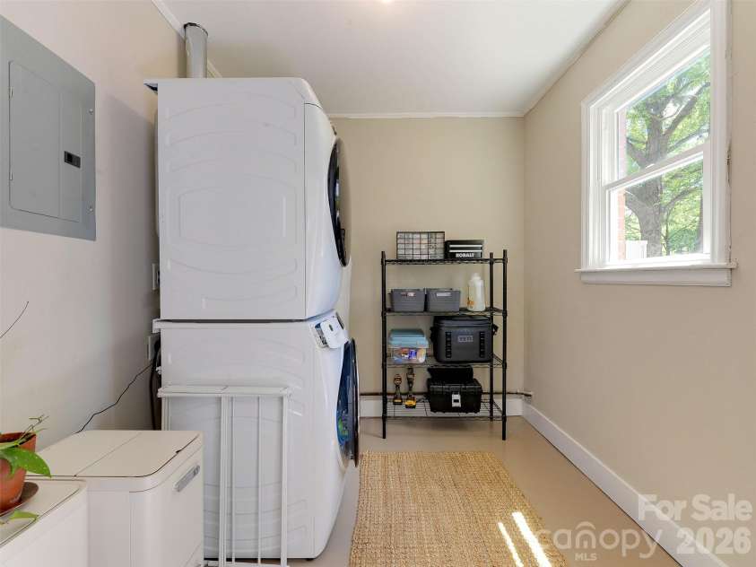 3228 Wicklow Place, Charlotte, NC 28205.  MLS# CAR4372130, YatesRealty ID 15933. 