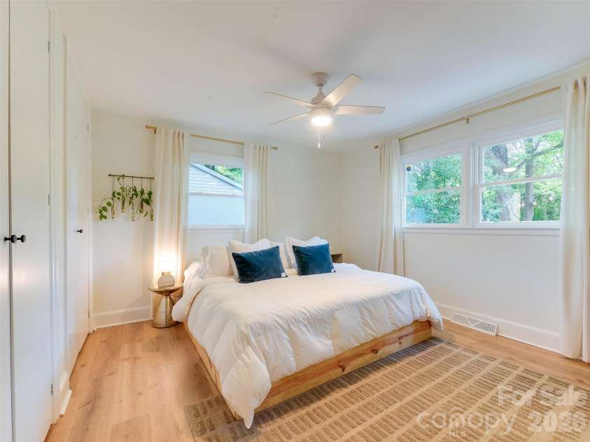 3228 Wicklow Place, Charlotte, NC 28205.  MLS# CAR4372130, YatesRealty ID 15933. 