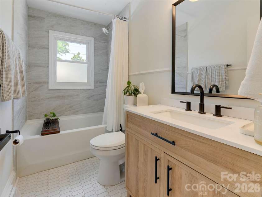 3228 Wicklow Place, Charlotte, NC 28205.  MLS# CAR4372130, YatesRealty ID 15933. 