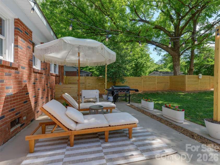 3228 Wicklow Place, Charlotte, NC 28205.  MLS# CAR4372130, YatesRealty ID 15933. 