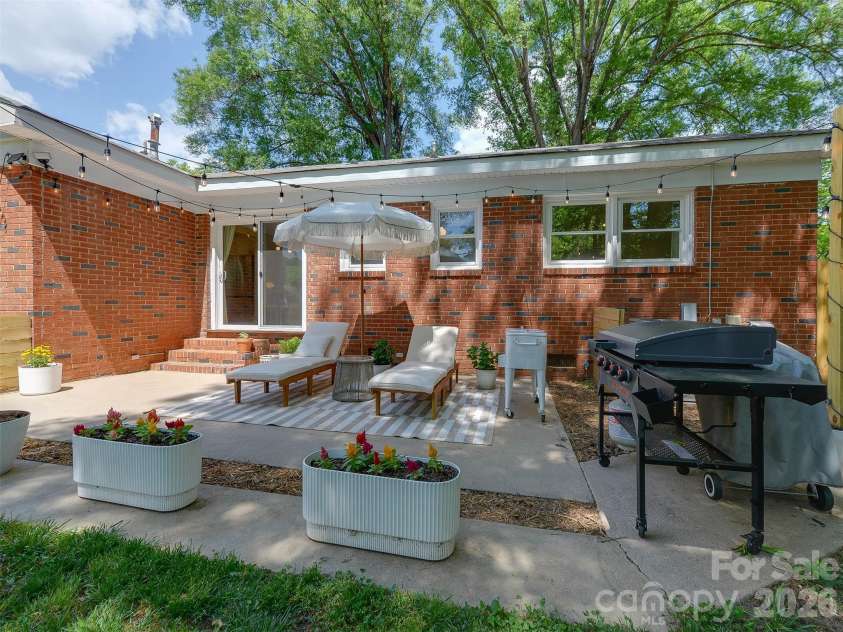 3228 Wicklow Place, Charlotte, NC 28205.  MLS# CAR4372130, YatesRealty ID 15933. 