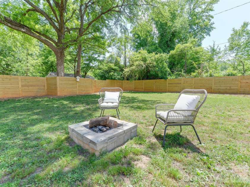 3228 Wicklow Place, Charlotte, NC 28205.  MLS# CAR4372130, YatesRealty ID 15933. 