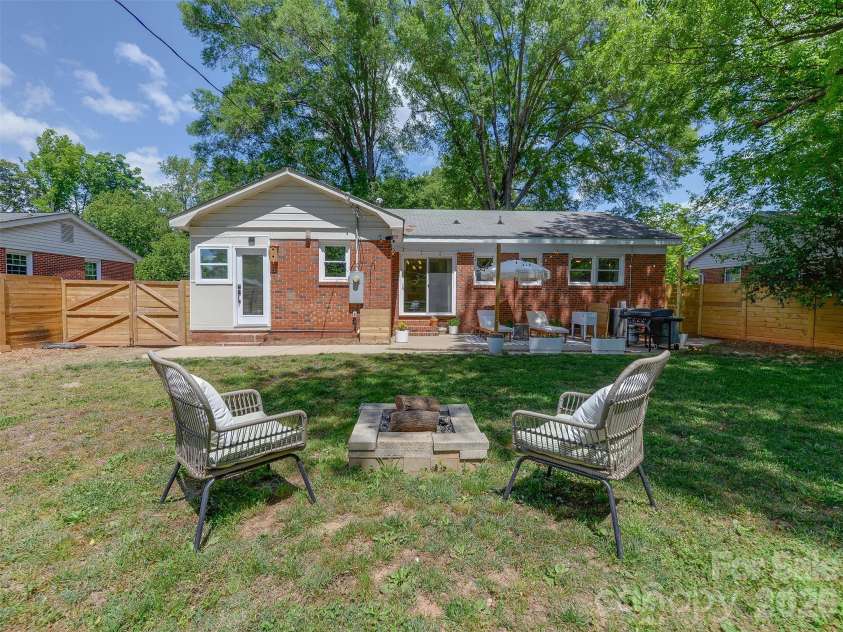 3228 Wicklow Place, Charlotte, NC 28205.  MLS# CAR4372130, YatesRealty ID 15933. 