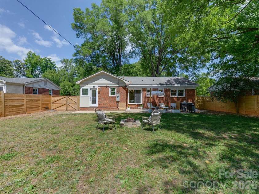3228 Wicklow Place, Charlotte, NC 28205.  MLS# CAR4372130, YatesRealty ID 15933. 