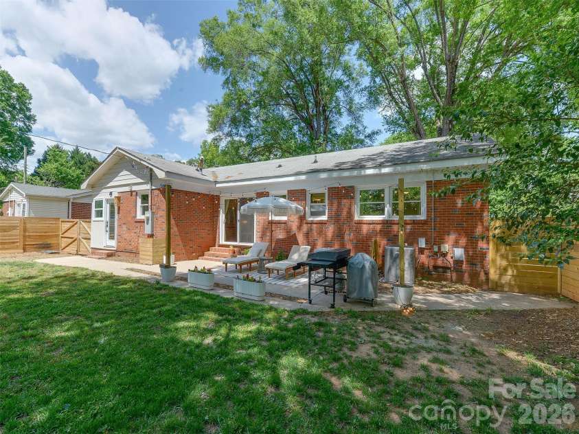 3228 Wicklow Place, Charlotte, NC 28205.  MLS# CAR4372130, YatesRealty ID 15933. 