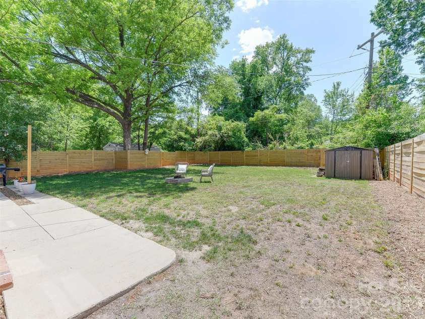 3228 Wicklow Place, Charlotte, NC 28205.  MLS# CAR4372130, YatesRealty ID 15933. 