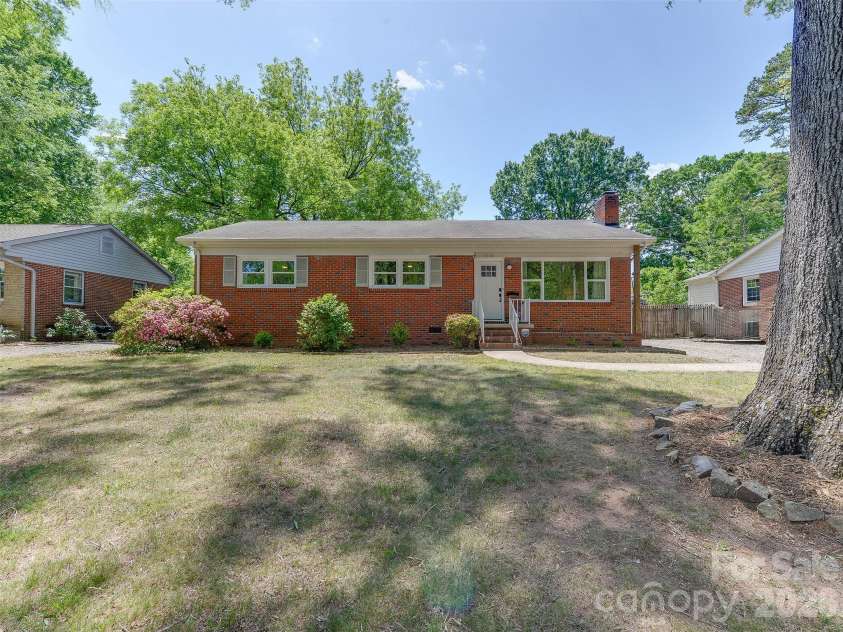 3228 Wicklow Place, Charlotte, NC 28205.  MLS# CAR4372130, YatesRealty ID 15933. 