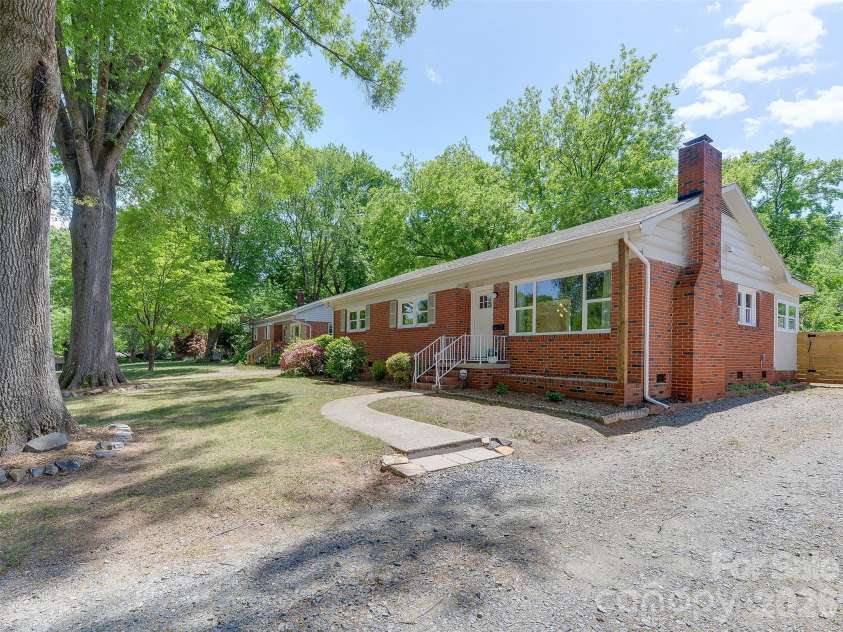 3228 Wicklow Place, Charlotte, NC 28205.  MLS# CAR4372130, YatesRealty ID 15933. 