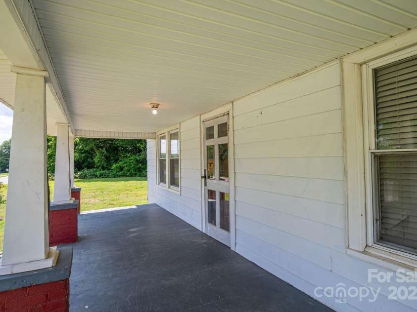 1070 NC 182 Highway, Lincolnton, NC 28092.  MLS# CAR4263938, YatesRealty ID 15935. Front Porch Sitting