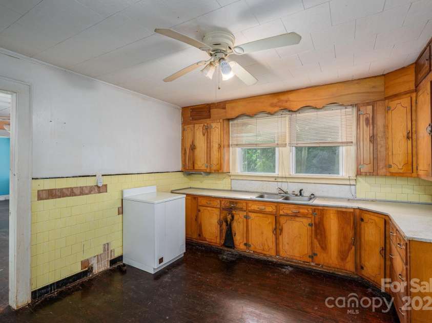 1070 NC 182 Highway, Lincolnton, NC 28092.  MLS# CAR4263938, YatesRealty ID 15935. Kitchen
