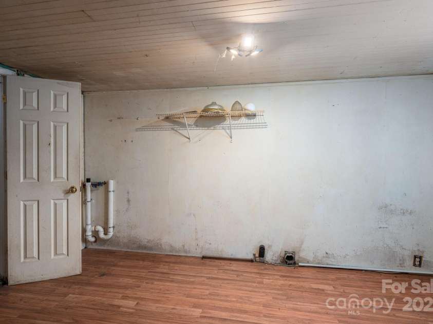1070 NC 182 Highway, Lincolnton, NC 28092.  MLS# CAR4263938, YatesRealty ID 15935. Laundry / Mudroom