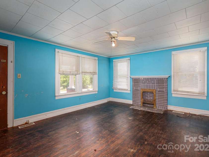 1070 NC 182 Highway, Lincolnton, NC 28092.  MLS# CAR4263938, YatesRealty ID 15935. Living Room 2