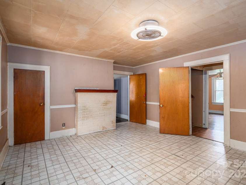 1070 NC 182 Highway, Lincolnton, NC 28092.  MLS# CAR4263938, YatesRealty ID 15935. Middle Bedroom