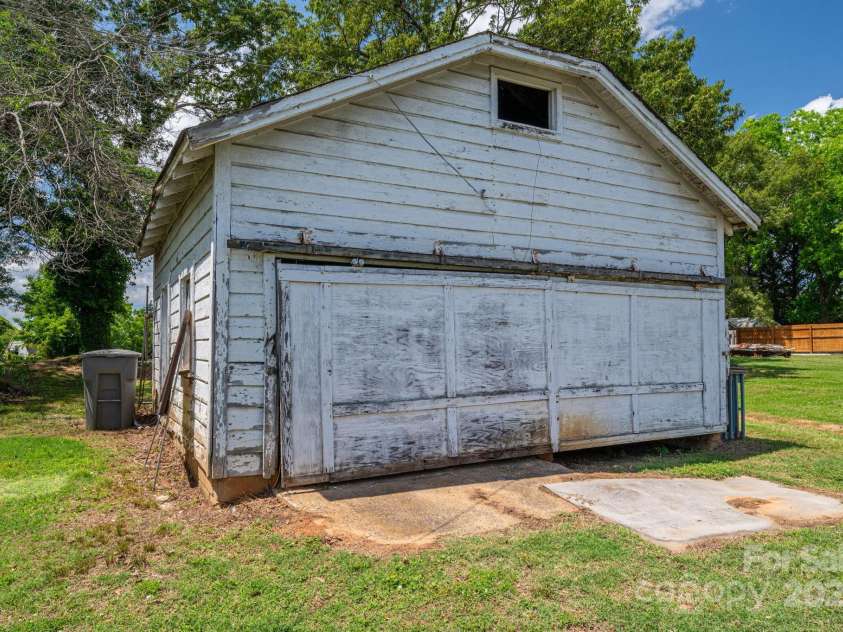 1070 NC 182 Highway, Lincolnton, NC 28092.  MLS# CAR4263938, YatesRealty ID 15935. Shed / Workshop