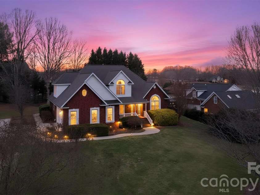 2488 Birdie Lane, Conover, NC 28613.  MLS# CAR4188247, YatesRealty ID 15935. 
