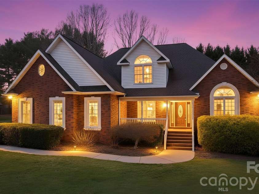 2488 Birdie Lane, Conover, NC 28613.  MLS# CAR4188247, YatesRealty ID 15935. 