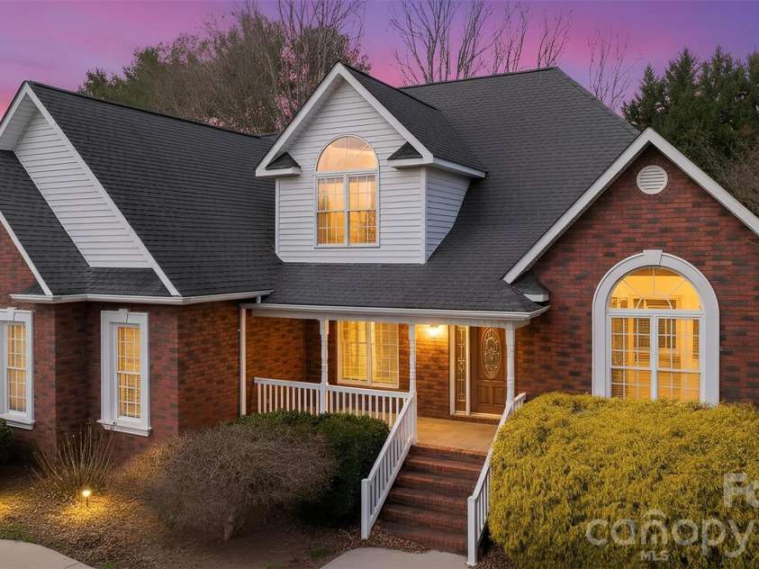 2488 Birdie Lane, Conover, NC 28613.  MLS# CAR4188247, YatesRealty ID 15935. 