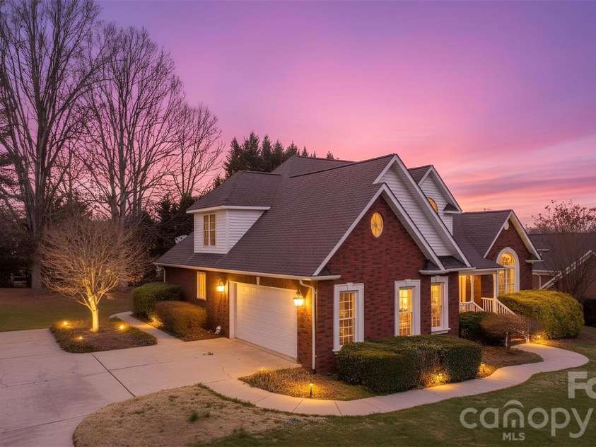 2488 Birdie Lane, Conover, NC 28613.  MLS# CAR4188247, YatesRealty ID 15935. 