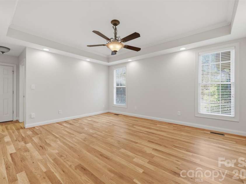 2488 Birdie Lane, Conover, NC 28613.  MLS# CAR4188247, YatesRealty ID 15935. 