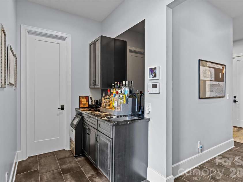 6032 Headlands Court, Belmont, NC 28012.  MLS# CAR4302643, YatesRealty ID 15936. Stunning chef's kitchen has cherry & maple cabinets, granite countertops, oversized kitchen island, dual built-in stainless steel Frigidaire refrigerator & freezer, stainless steel appliances, prep sink in kitchen islan