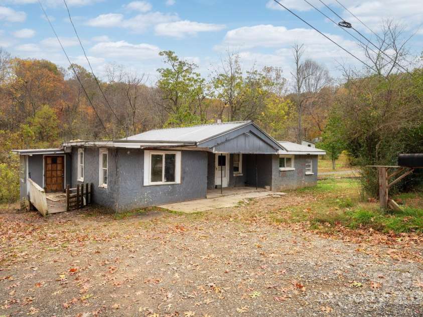 226 Mount Allen Heights, Black Mountain, NC 28711.  MLS# CAR4314784, YatesRealty ID 15937. 