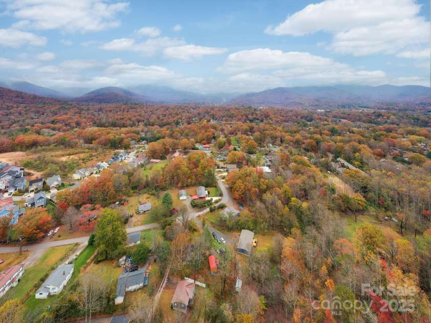 226 Mount Allen Heights, Black Mountain, NC 28711.  MLS# CAR4314784, YatesRealty ID 15937. 