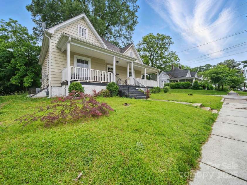 211 Rowan Avenue, Spencer, NC 28159.  MLS# CAR4265094, YatesRealty ID 15939. 