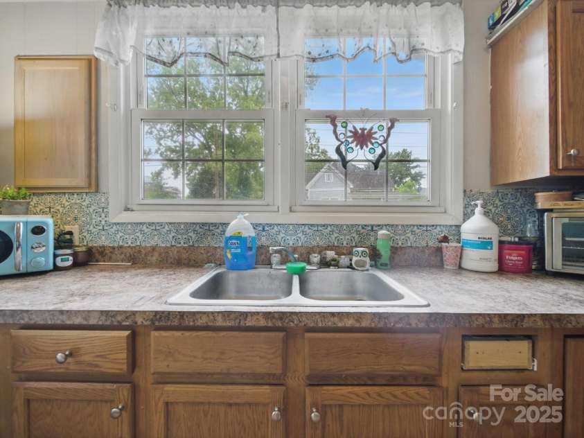 211 Rowan Avenue, Spencer, NC 28159.  MLS# CAR4265094, YatesRealty ID 15939. 